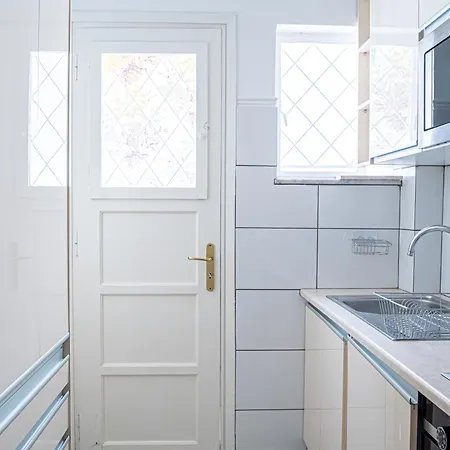 Apartment Hermes Apartments, 2 Bedrooms, Great Facilities!